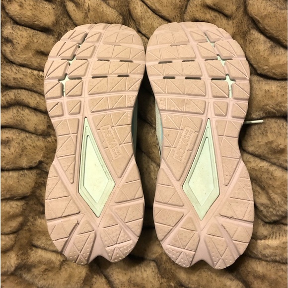 HOKA Women’s Mach 4 shoes great condition. Hardly wore size 6.5. Great support. - Picture 6 of 6